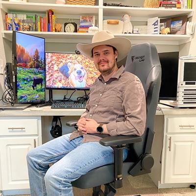 Man in home office (1)